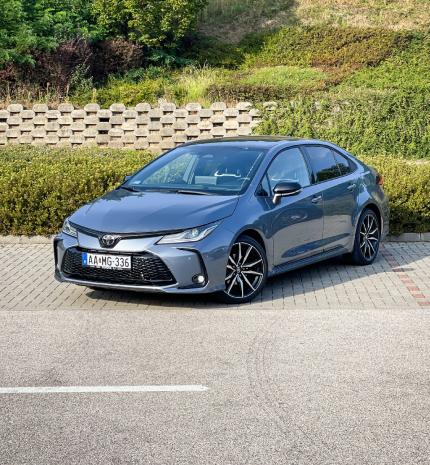A középkategória állampapírja – Toyota Corolla Sedan 1.8 Hybrid 140 GR Sport