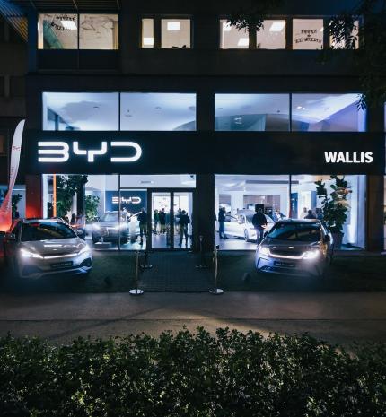 Megnyitotta BYD szalonját a Wallis Motor Duna