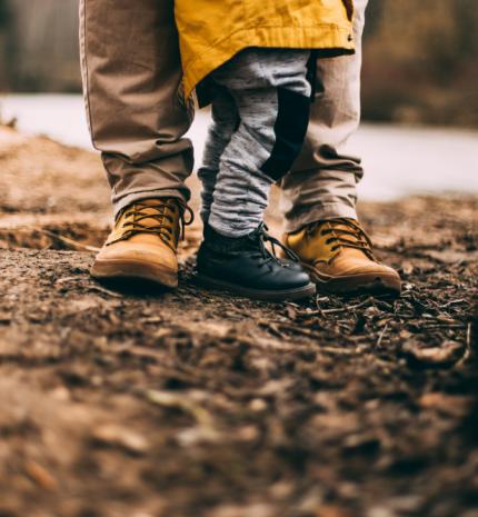 Nárcisztikus szülő gyerekének lenni olyan, mintha a hátadra raktak volna egy súlyos kövekkel teli zsákot