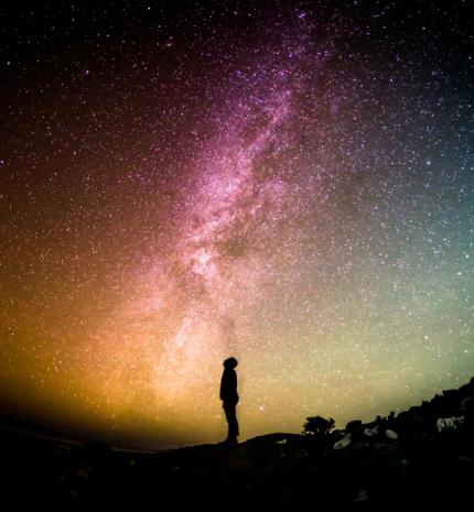 A Hold végre a Nyilas jegyében halad és együttállásba lép az itt haladó Vénusszal