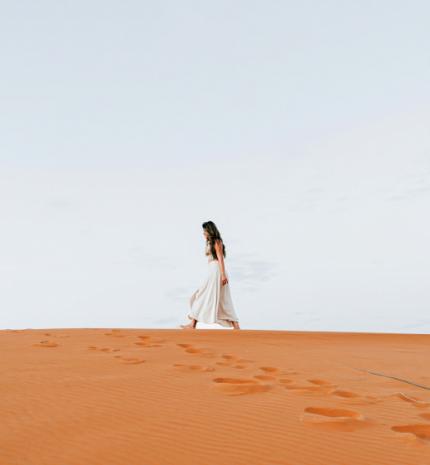 A Nap már a Vízöntőben halad, még bőven tartja együttállását a Plutoval és itt lép rá a Bika Jupiter kvadrátjára