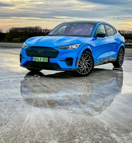 Az adatok és a valóság – Ford Mustang Mach-E GT és a Tesla Y Preformance