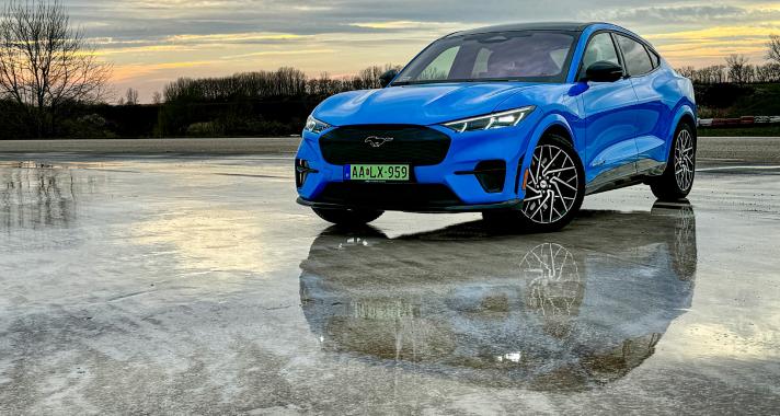 Az adatok és a valóság – Ford Mustang Mach-E GT és a Tesla Y Preformance