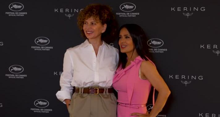 A FILMBEN NINCSENEK SZABÁLYOK!  Dame Donna Langley, a Universal Stúdió főnöke Cannes-ban a Women in Motion trófea átvétele előtt