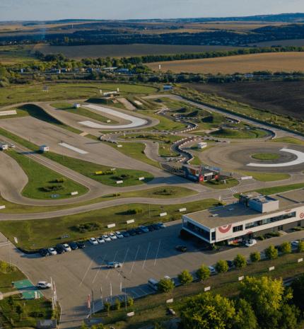 Csapatépítő tréningek a drivingcampen