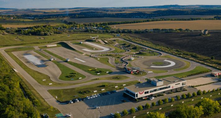 Csapatépítő tréningek a drivingcampen