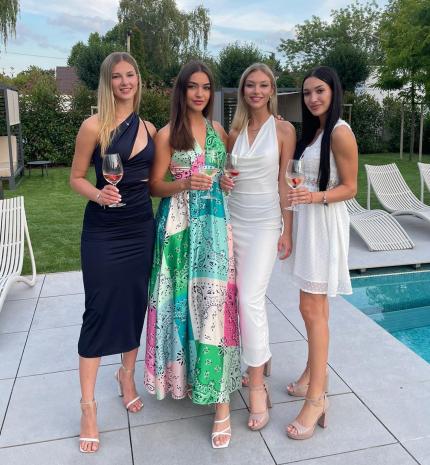 Champagne vacsorával lazított a Miss World Hungary 15 gyönyörű döntőse