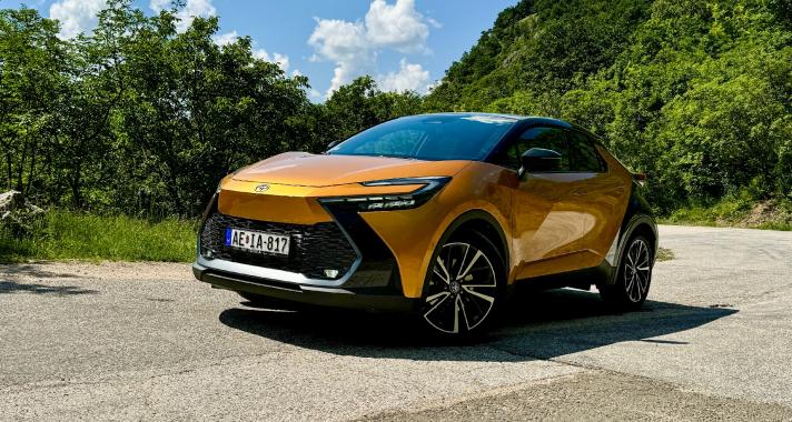 Bevált recept remek köntösben - Toyota C-HR 2.0 Hybrid 197 LE AWD e-CVT