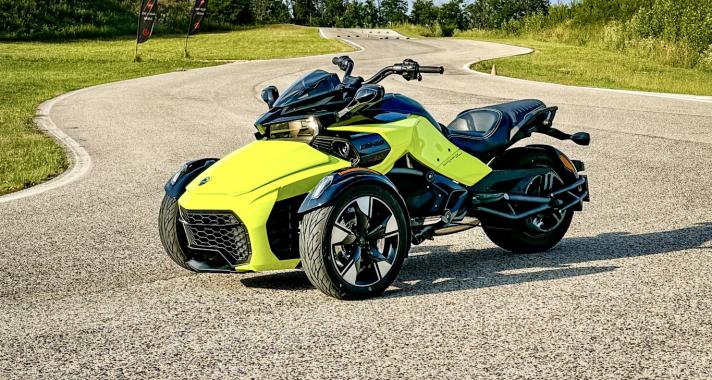 Hórobogózás aszfalton – Can Am Spider F3