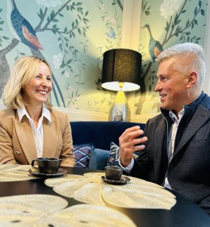 Kávézzunk együtt-Wellbeing a karrierstratégia része?- Interjú Szebeni Andrással az RS kereskedelmi vezetőjével