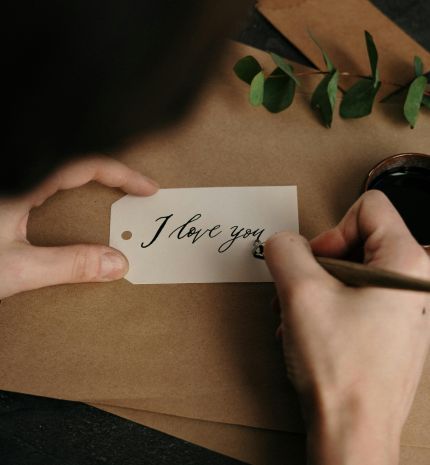 Amikor a barátságból több lesz: szerelem, kapcsolat vagy csak bonyodalom?
