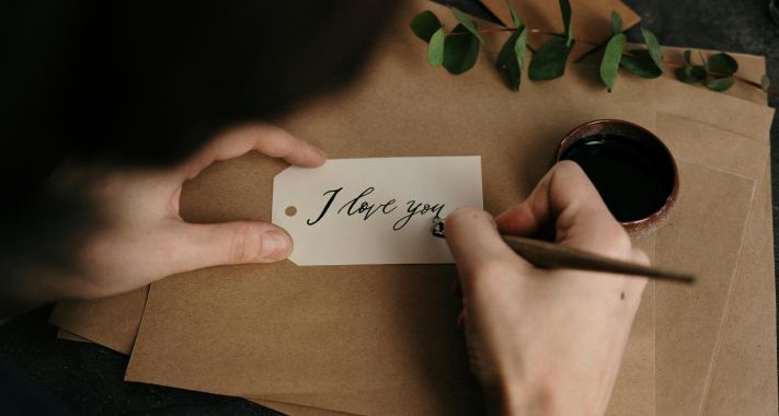 Amikor a barátságból több lesz: szerelem, kapcsolat vagy csak bonyodalom?