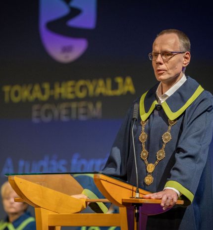 Tizennégy ország borászati szakembereinek tudományos találkozója