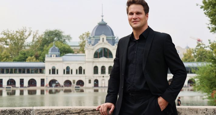 Kovács Gábor operaénekes ragyogó alakítása a Csokonai Nemzeti Színház színpadán – Ünnep az operakedvelők számára!