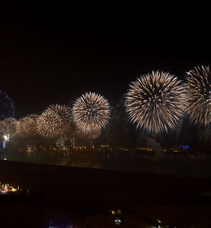 Megelevenedett a történelem  és két új Guinness világrekord született szilveszter éjjelén  az Egyesült Arab Emírségek égboltján