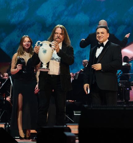 Díjjal indult az új éve Leslie Mandokinak!