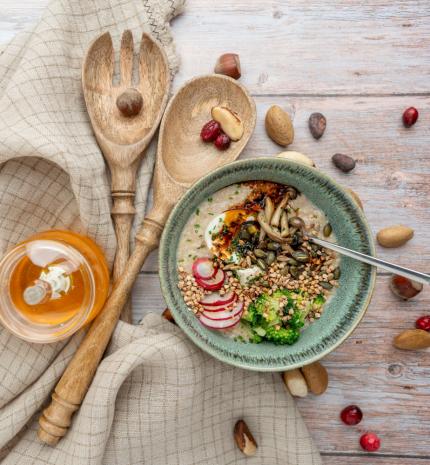 Ilyen egy igazán emésztésbarát reggeli -Sós zabkása recept Szabó Adrienntől