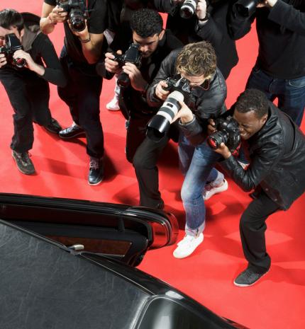 Jaden Smith a Grammy vörös szőnyegén ABODI Transylvania Vámpír Kastély fejdíszét viselte