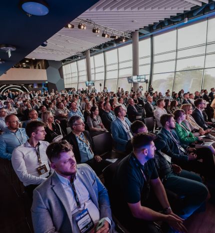 Túlélsz vagy dominálsz? A következő évtized a vezetők kezében van – Trust Summit 2025