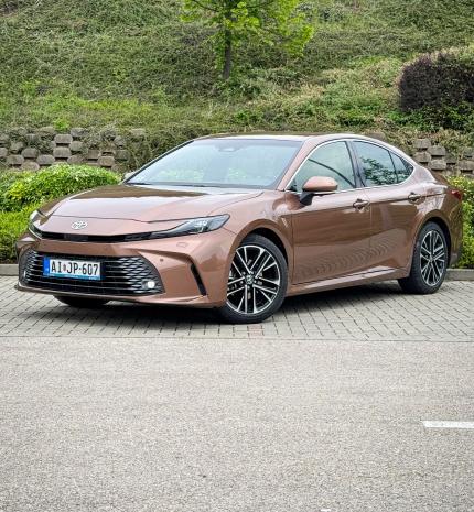 Nagy test, kis fogyasztás? Az új Toyota Camry