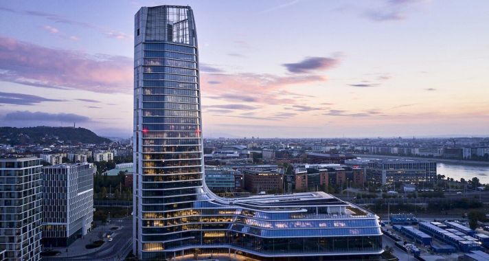 Álomszerű éjszaka a város felett – Szent Iván-éj 120 méter magasan a város felett