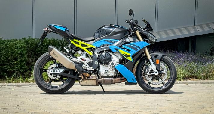 Az első lépcsőfok is magas az 1000-es BMW-k világában: 2025-ös BMW S1000R