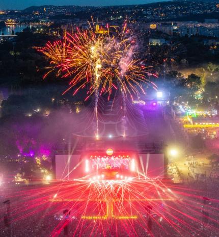 Színes madarakkal repülünk idén a Szabadság Szigetére