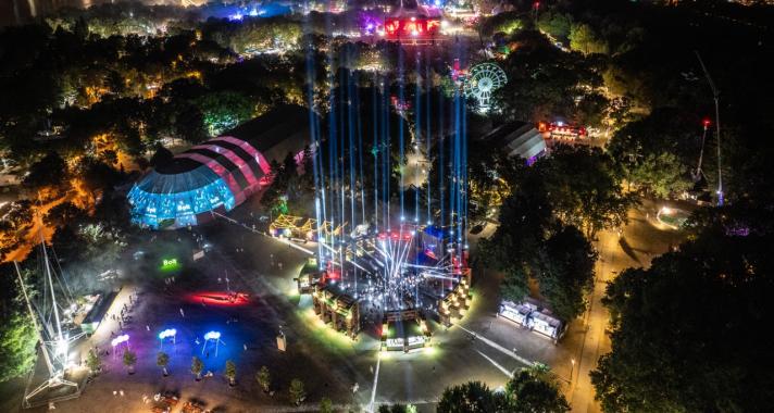 Éjszaka is szeretni fogjuk a Szigetet
