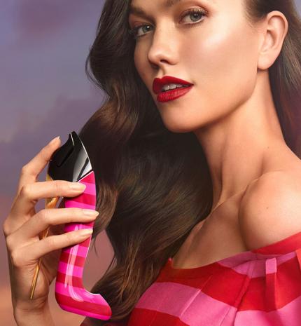 Lépj be Carolina Herrera színpompás világába