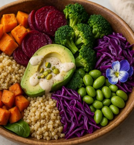 Szivárvány Buddha Bowl tahini‑joghurt szósszal