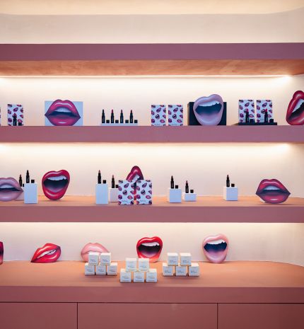 Egy év a szépség és az egyediség jegyében: A Lipbar by TOMAN ünnepli első születésnapját!