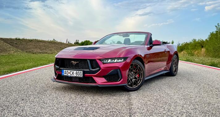 Mézédes áfonyás keménycukor – Ford Mustang GT Performance Convertible teszt