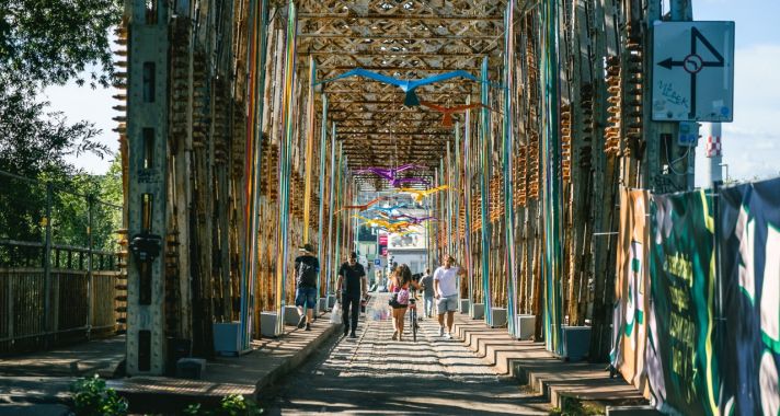 Szerdától Sziget, szabadon