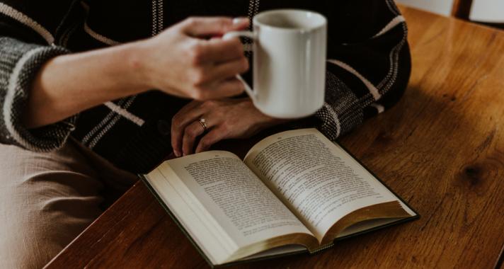 Nem csak tiniknek: miért varázsol el az ifjúsági irodalom felnőttként is