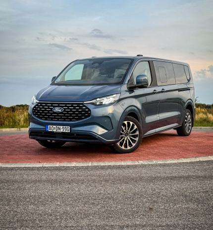 Autó & Motor - A kompromisszum, ami nem követel áldozatot - Ford Tourneo Custom PHEV teszt