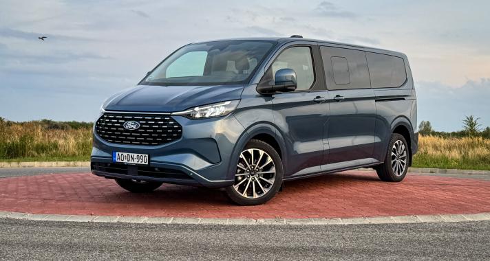 A kompromisszum, ami nem követel áldozatot - Ford Tourneo Custom PHEV teszt