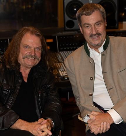 Bajorország miniszterelnöke, Dr. Markus Söder köszöntötte Leslie Mandokit a Red Rock stúdiójában
