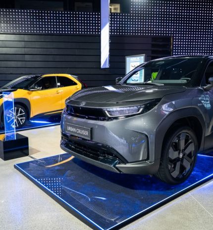 8 új Toyota és 2 új Lexus modellel folytatja magyarországi elektrifikált modellinvázióját a világ elsőszámú autógyártója