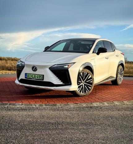 Manga Panda - Lexus Rz 300e Teszt