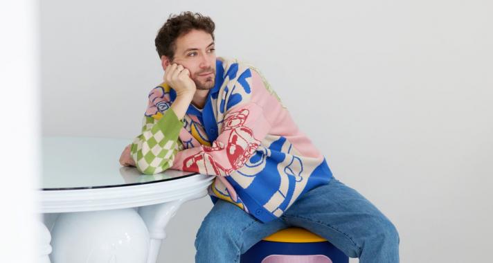 Szelfi, design, magány: a modern emberekről szól kissmiklos legújabb kiállítása