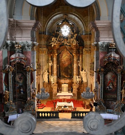 Zene, fény és közösség – jótékonysági karácsonyi koncert a Fő utcában