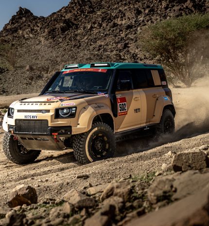 A defender sikeresen debütált az idei Dakaron: hármas győzelem a prológon, a tereprali-világbajnokság nyitányán