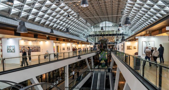 Több százmillió forint értékű műkincset nyel el a Bálna - jön a 8. Art and Antique Kiállítás és Vásár