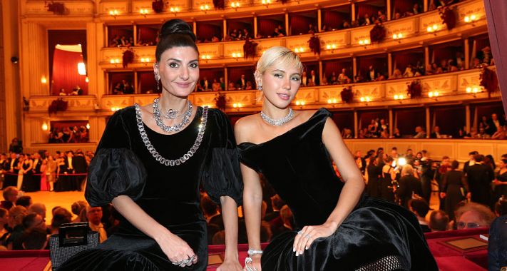 Iris Law, Guillaume Diop és Fran Drescher ragyogtak a Bécsi Operabálon 