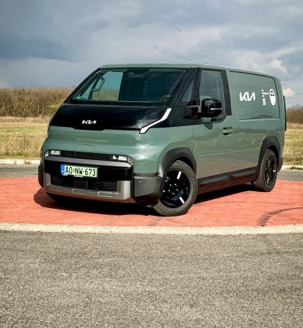 Mobility - KIA nagyot gurított a kis kockával! - KIA PV5 Cargo teszt