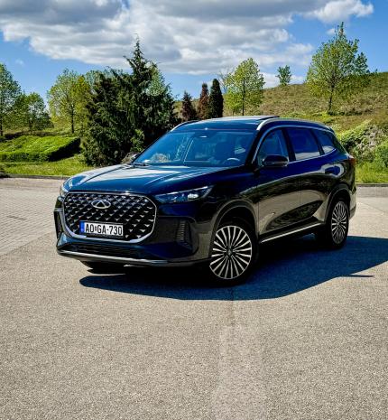 Itt a jobb egy az első osztály – Chery Tiggo 8 stílusteszt