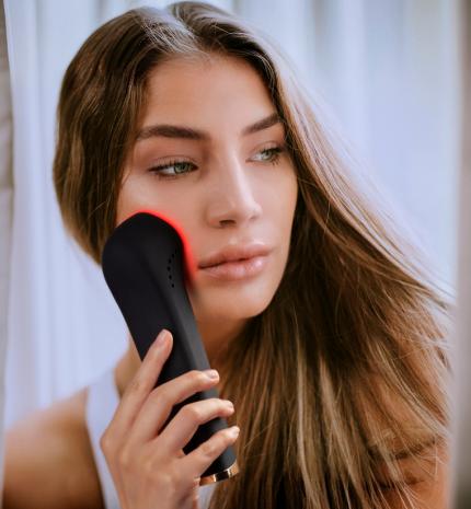 Teszten a FOREO FAQ™ 502: Az otthoni bőrfiatalítás új szintje?