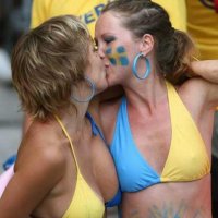 Lenge öltözékű futballhuligánok... - , divat, életmód, stílus