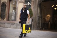 Kállay Saunders András a Coin ruháiban. - Divat, divat, életmód, stílus