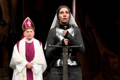 Színházban játszák: Szent Johanna